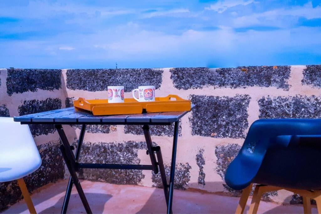 Insolite Studio -La Tour Des Templiers- Montfrin Exterior photo