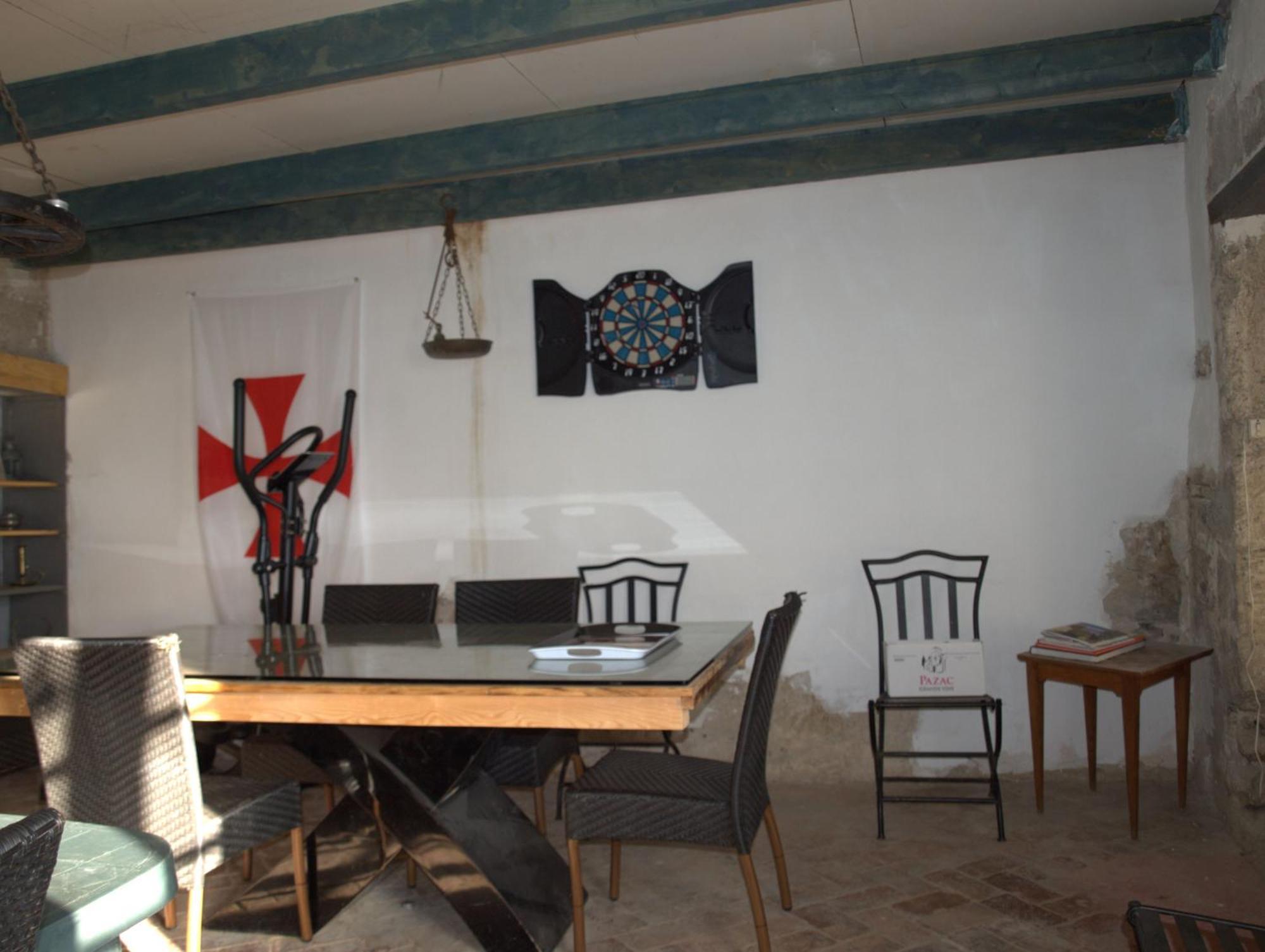 Insolite Studio -La Tour Des Templiers- Montfrin Exterior photo